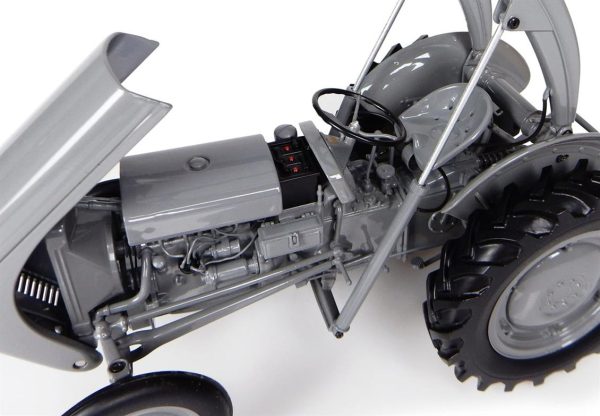 1/16 Ferguson TEA-20 AVEC FL Traktör Diecast, Universal Hobbies UH4171 - Görsel 2