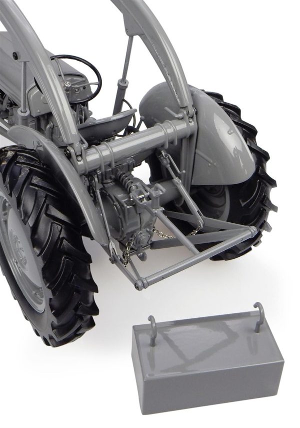 1/16 Ferguson TEA-20 AVEC FL Traktör Diecast, Universal Hobbies UH4171 - Görsel 3