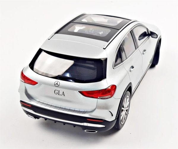 1/18 Mercedes Benz GLA (H247) 2020 Iridium Gümüş Diecast Araba - Görsel 4