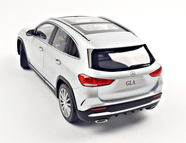 1/18 Mercedes Benz GLA (H247) 2020 Iridium Gümüş Diecast Araba - Görsel 3