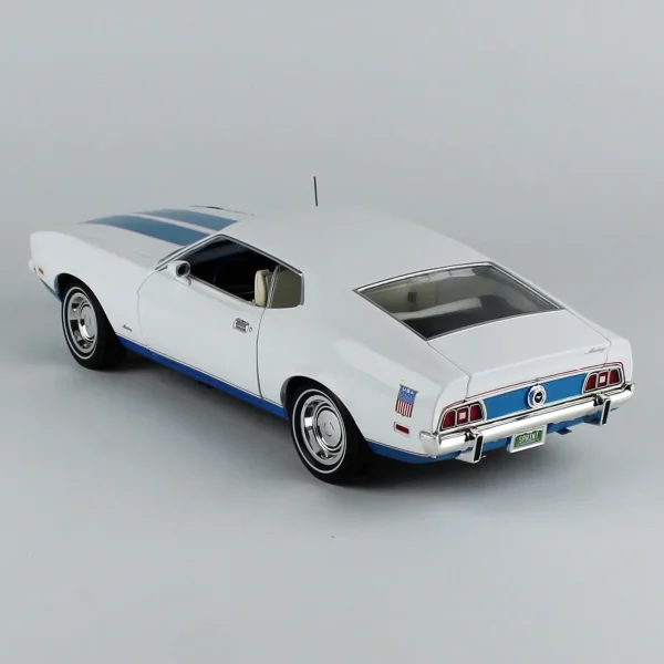 1/18 1972 Ford Mustang Fastback (Class of 1972) Beyaz Diecast Araba Modeli, AutoWorld AMM1286 - Görsel 2