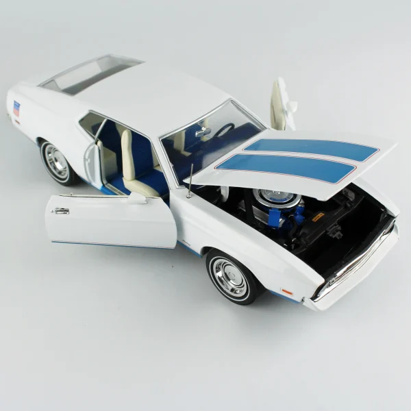 1/18 1972 Ford Mustang Fastback (Class of 1972) Beyaz Diecast Araba Modeli, AutoWorld AMM1286 - Görsel 3