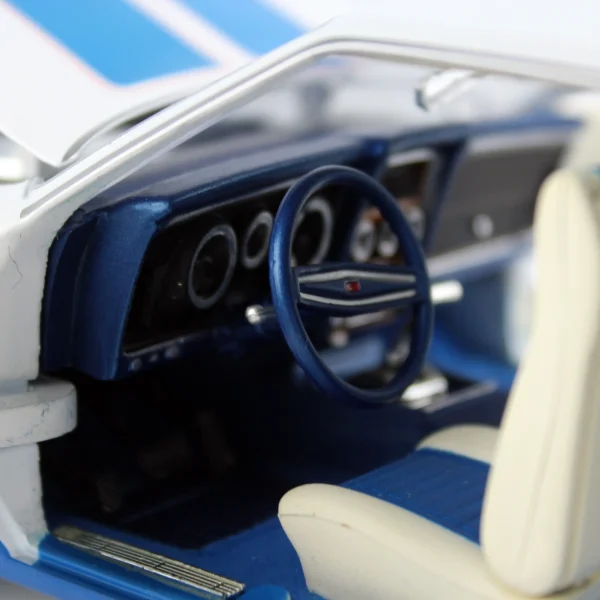 1/18 1972 Ford Mustang Fastback (Class of 1972) Beyaz Diecast Araba Modeli, AutoWorld AMM1286 - Görsel 4