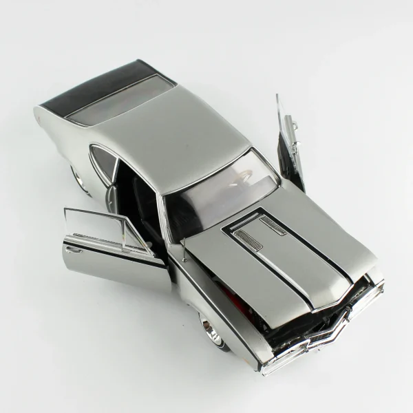 1/18 1968 Oldsmobile Hurst Olds 2-Door Post (MCACN) Diecast Araba Modeli, AutoWorld AMM1287 - Görsel 3