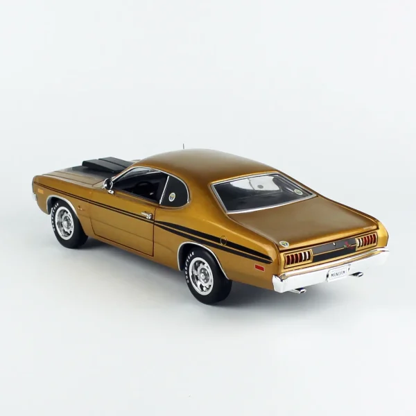 1/18 1972 Dodge Demon GSS (Mr. Norms) GY8 Gold Metallic Diecast Araba Modeli, AutoWorld AMM1294 - Görsel 2