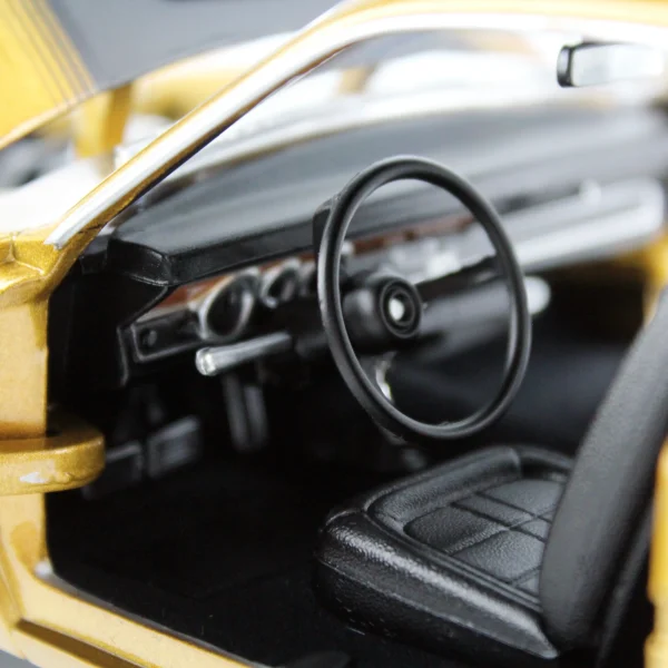1/18 1972 Dodge Demon GSS (Mr. Norms) GY8 Gold Metallic Diecast Araba Modeli, AutoWorld AMM1294 - Görsel 4