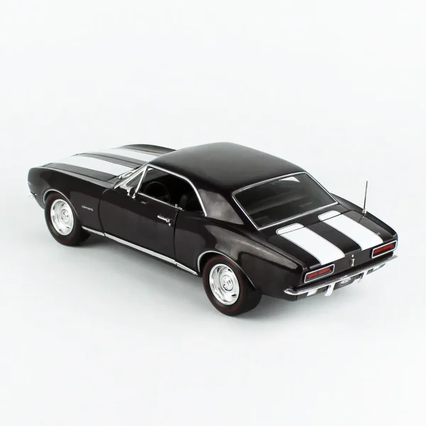 1/18 1967 Chevrolet Camaro Z/28 RS (MCACN) Royal Plum Diecast Araba Modeli, AutoWorld AMM1297 - Görsel 2