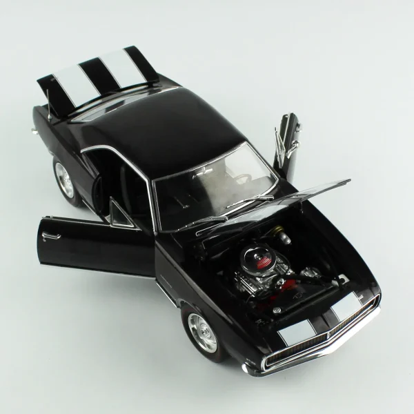 1/18 1967 Chevrolet Camaro Z/28 RS (MCACN) Royal Plum Diecast Araba Modeli, AutoWorld AMM1297 - Görsel 3