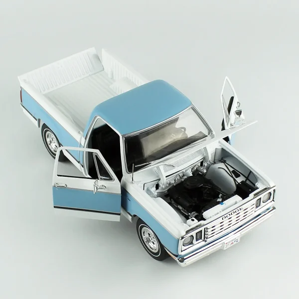 1/18 1977 Dodge Adventurer Sweptline Diecast Araba Modeli, AutoWorld AMM1303 - Görsel 2