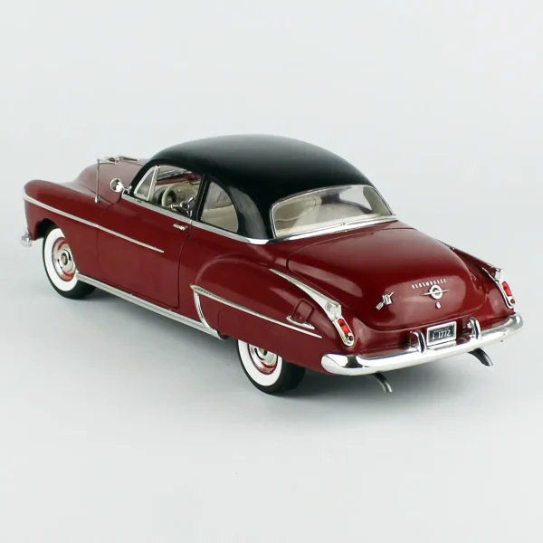 1/18 1950 Oldsmobile 88 Holiday Coupe Chariot Red Diecast Araba Modeli, AutoWorld AMM1304 - Görsel 2