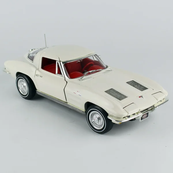 1/18 1963 Chevrolet Corvette Split Window Coupe (MCACN) Ermine White Diecast Araba Modeli