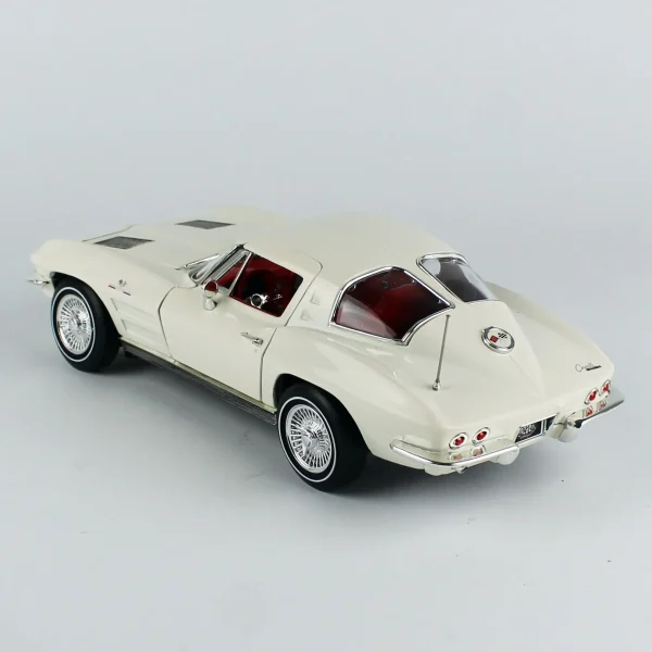 1/18 1963 Chevrolet Corvette Split Window Coupe (MCACN) Ermine White Diecast Araba Modeli, AutoWorld AMM1308 - Görsel 2