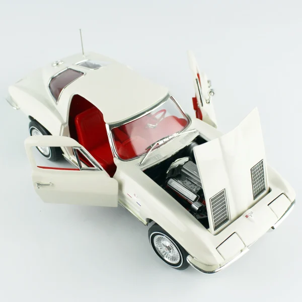 1/18 1963 Chevrolet Corvette Split Window Coupe (MCACN) Ermine White Diecast Araba Modeli, AutoWorld AMM1308 - Görsel 3