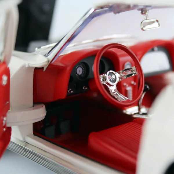 1/18 1963 Chevrolet Corvette Split Window Coupe (MCACN) Ermine White Diecast Araba Modeli, AutoWorld AMM1308 - Görsel 4