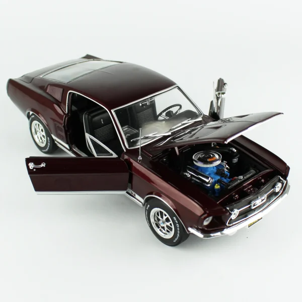 1/18 1967 Ford Mustang GT 2+2 Burgundy Diecast Araba Modeli, AutoWorld AMM1309 - Görsel 3