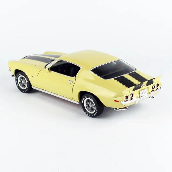 1/18 1972 Chevrolet Camaro Z/28 RS Cream Yellow Diecast Araba Modeli, AutoWorld AMM1311 - Görsel 2