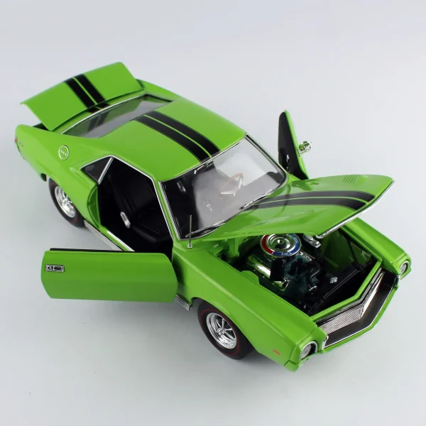 1/18 1969 AMC AMX Hardtop Big Bad Green Diecast Araba Modeli, AutoWorld AMM1313 - Görsel 3