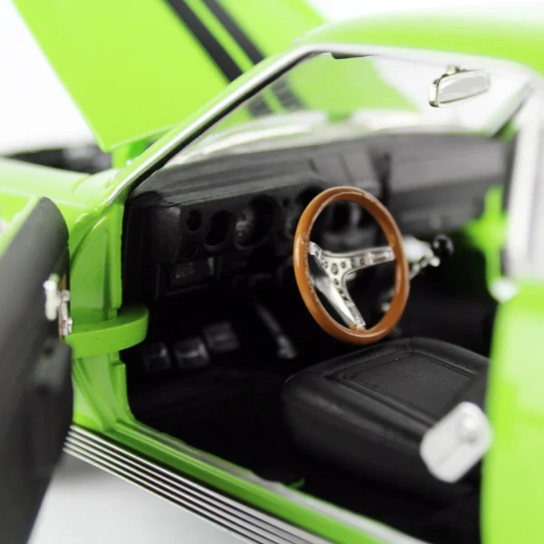 1/18 1969 AMC AMX Hardtop Big Bad Green Diecast Araba Modeli, AutoWorld AMM1313 - Görsel 4