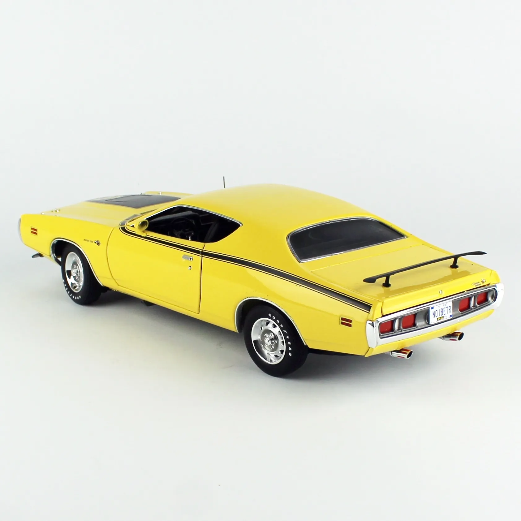 1/18 1971 Dodge Charger Super Bee Diecast Araba Modeli, AutoWorld AMM1315 - Görsel 2