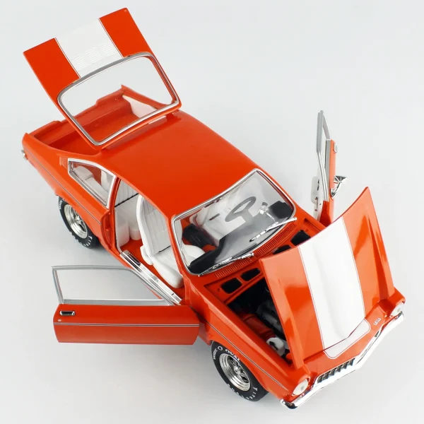 1/18 1973 Chevrolet Vega GT (Class of 1973) Bright Orange Diecast Araba Modeli, AutoWorld AMM1319 - Görsel 3