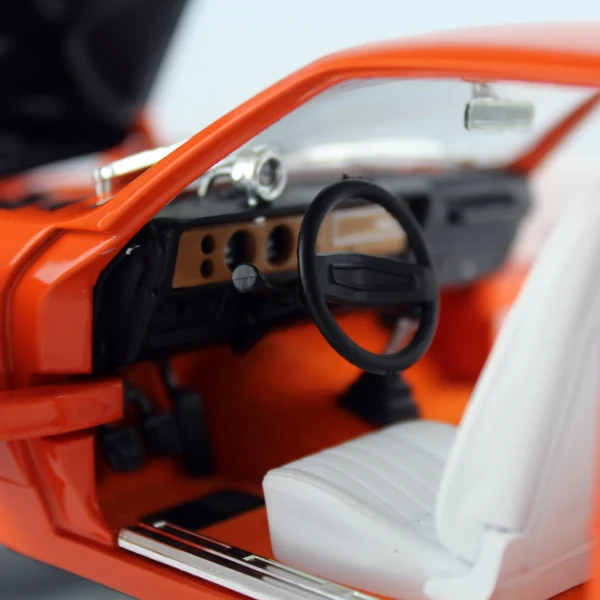 1/18 1973 Chevrolet Vega GT (Class of 1973) Bright Orange Diecast Araba Modeli, AutoWorld AMM1319 - Görsel 4