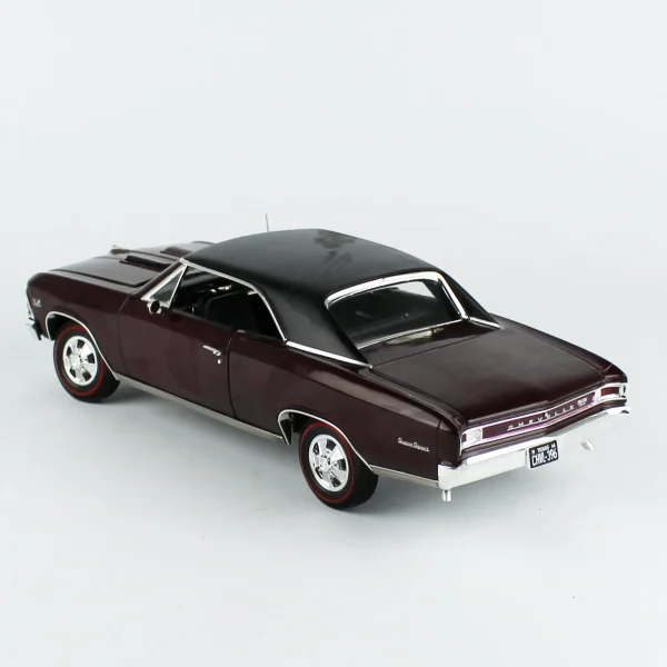 1/18 1966 Chevrolet Chevelle SS396 Diecast Araba Modeli, AutoWorld AMM1343 - Görsel 2