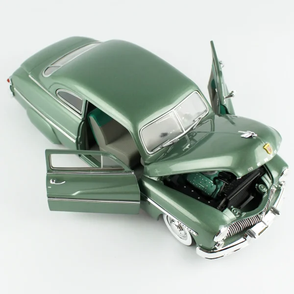 1/18 1949 Mercury Eight Coupe Berwick Green Diecast Araba Modeli, AutoWorld AW318 - Görsel 3