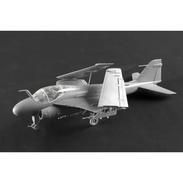 1/72 A-6E Intruder uçak maketi, Trumpeter 01641 - Görsel 2