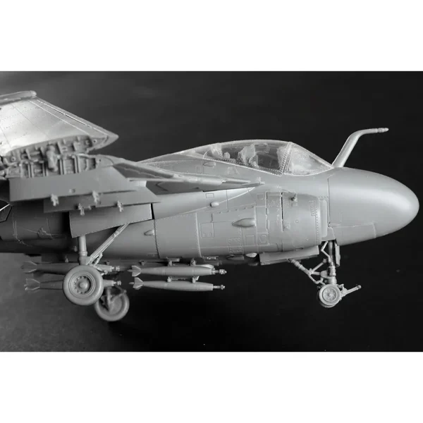 1/72 A-6E Intruder uçak maketi, Trumpeter 01641 - Görsel 3