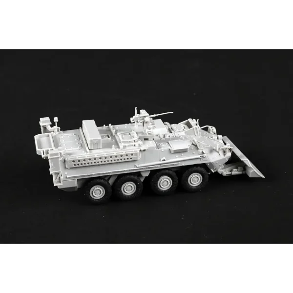 1/72 M1132 Stryker mühendislik ekibi w/SOB APC Aracı maketi, Trumpeter 07456 - Görsel 3