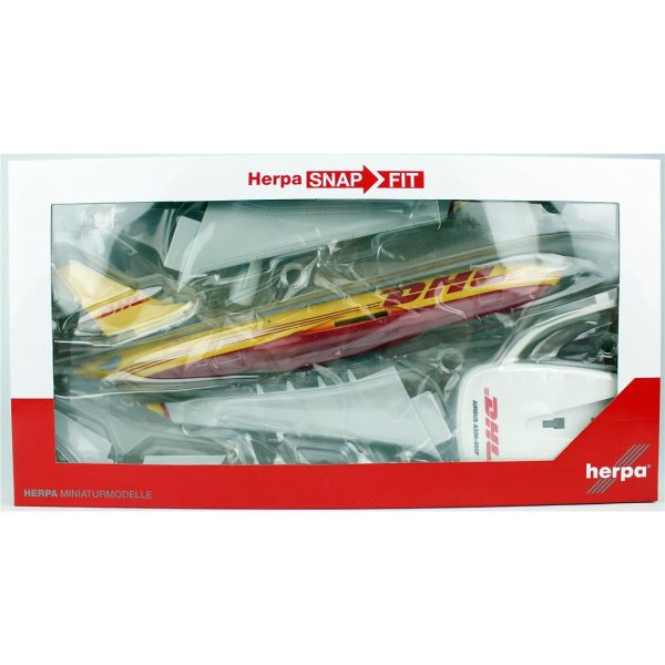1/87 DHL (European Air Transport) Küçük Airbus A330-200F Modeli, Herpa 614139 - Görsel 4