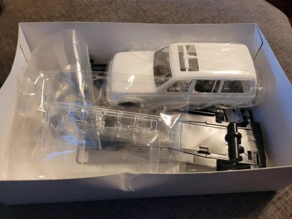 1/24 Toyota Land Cruiser Cip Maketi, Fujimi ID-79 - Görsel 2