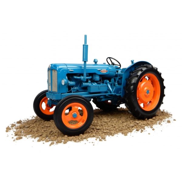 1/16 Fordson Power Major Traktör Diecast modeli, Universal Hobbies UH2640 - Görsel 2