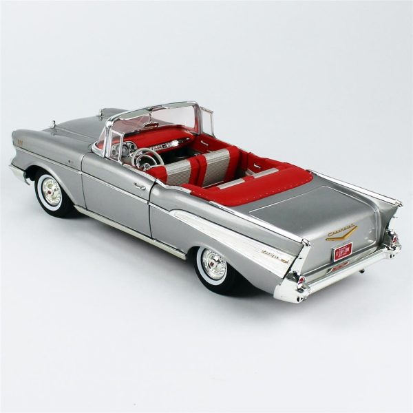AutoWorld AW307, 1/18 1957 Chevrolet Bel Air Convertible Diecast Araba - Görsel 3