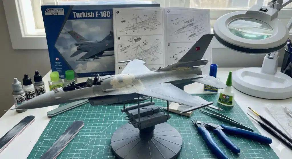 maket parçaları birleştirildi ve dolgu macunu yapıldı