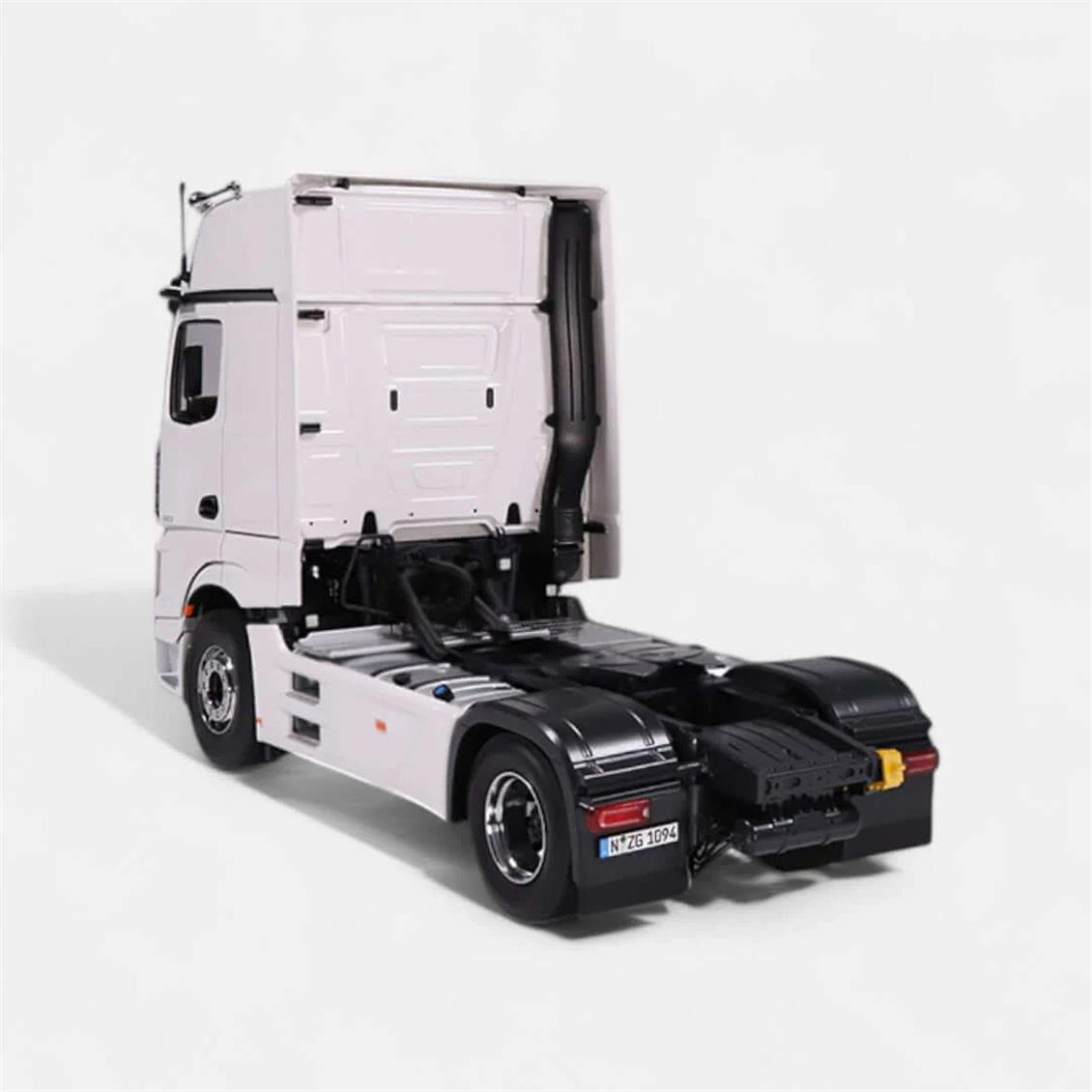 NZG 1094/41 1/18, beyaz desenli Mercedes-Benz Actros diecast çekici - Görsel 4