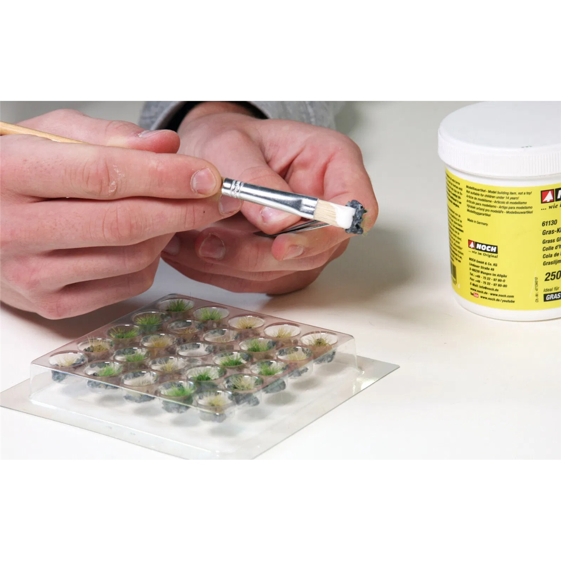 Noch 6921, 25 Adet Taşlı Çimen Kümeleri-B Diorama Malzemesi - Görsel 3