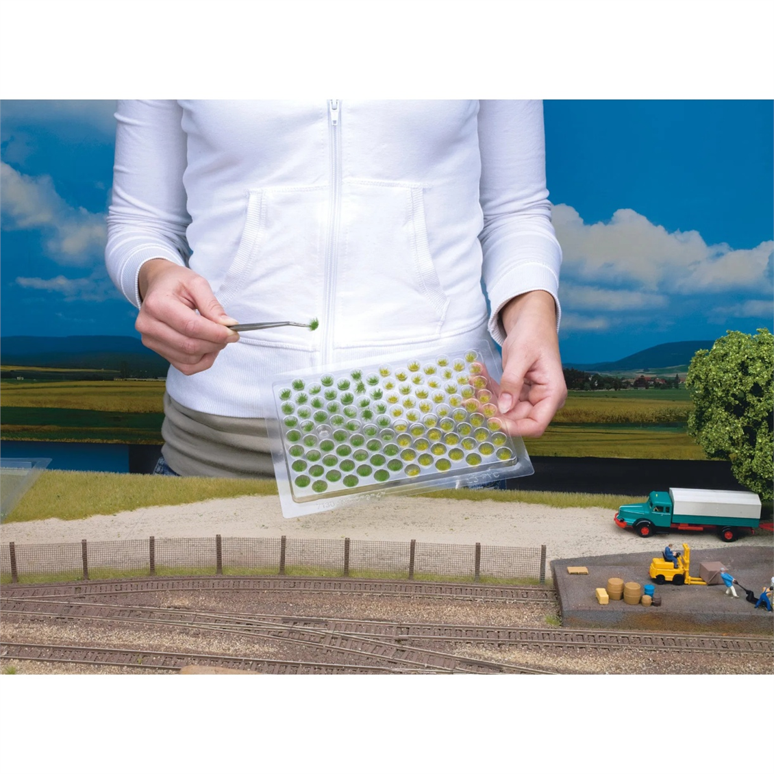 Noch 7005, Canlı Renkli XL Çimen Kümeleri Diorama Malzemesi - Görsel 3