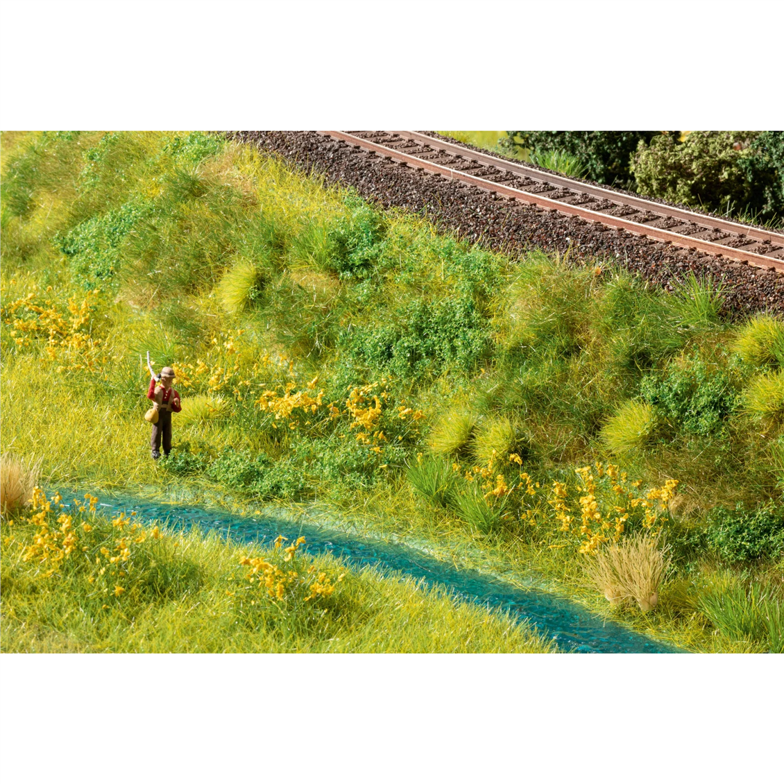 Noch 7257, 12x18 cm. Kırmızı Çiçekli Çayır Yeşili Yer Örtücü Folyaj Diorama Malzemesi - Görsel 7